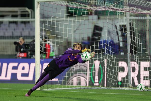 ACF Fiorentina v Real Betis Balompie - UEFA Conference League 2024 25 Semi Final Second Leg Tommaso Martinelli of ACF Fiorentina warming up before the match between the second leg of the UEFA Conference League semi-final between ACF Fiorentina and Real Betis Balompie on May 8 ,2025 at Stadium Artemio Franchi, Florence , Italy florence ITALIA Copyright: xAndreaxMartinix originalFilename:martini-acffiore250508_npAKf