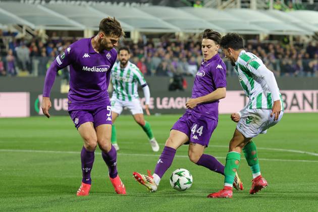 ACF Fiorentina v Real Betis Balompie - UEFA Conference League 2024 25 Semi Final Second Leg Nicolo Fagioli of ACF Fiorentina controls the ball during the second leg of the UEFA Conference League semi-final between ACF Fiorentina and Real Betis Balompie on May 8 ,2025 at Stadium Artemio Franchi, Florence , Italy florence ITALIA Copyright: xAndreaxMartinix originalFilename:martini-acffiore250508_npErY