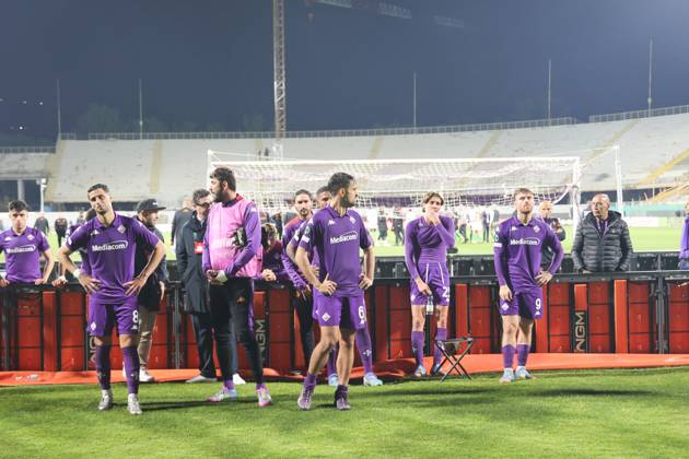 ACF Fiorentina v Real Betis Balompie - UEFA Conference League 2024 25 Semi Final Second Leg Fiorentina players disappointment after semi-final defeat the second leg of the UEFA Conference League between ACF Fiorentina and Real Betis Balompie on May 8 ,2025 at Stadium Artemio Franchi, Florence , Italy florence ITALIA Copyright: xAndreaxMartinix originalFilename:martini-acffiore250508_nppIp