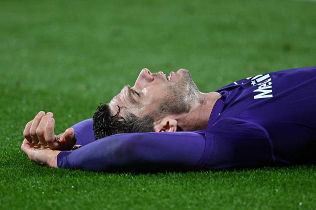 ACF Fiorentina s defender Robin Gosens shows his dejection during ACF Fiorentina vs Real Betis Balompie, UEFA Conference League football match in Florence, Italy, May 08 2025 Copyright: xLisaxGuglielmi IPAxSportx xipa-agency.netx xx IPA_57444392 IPA_Agency_IPA57444392