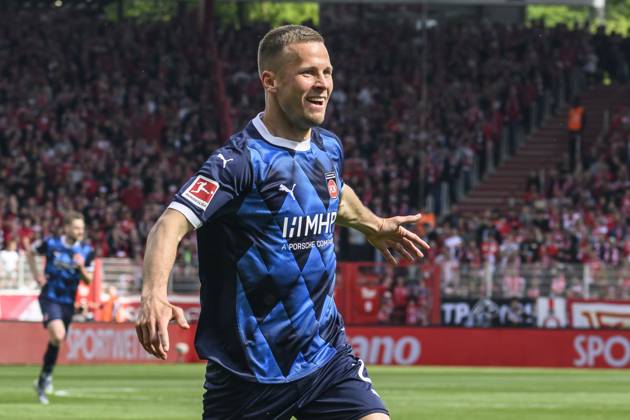 im Bild v.l.: Adrian Beck (1. FC Heidenheim 1846, 21), Tor, Treffer, Jubel, Torjubel, Freude, Begeisterung, feiert, nach 0:1, GER, Berlin, 1. FC Union Berlin vs 1. FC Heidenheim 1846, 1. Bundesliga, Fussball, DFB, Spielzeit 2024 2025, Alte Foersterei, . Spieltag, DFB DFL REGULATIONS PROHIBIT ANY USE OF PHOTOGRAPHS AS IMAGE SEQUENCES AND OR QUASI-VIDEO, 10.05.2025 Copyright: HMBxMedia UwexKoch