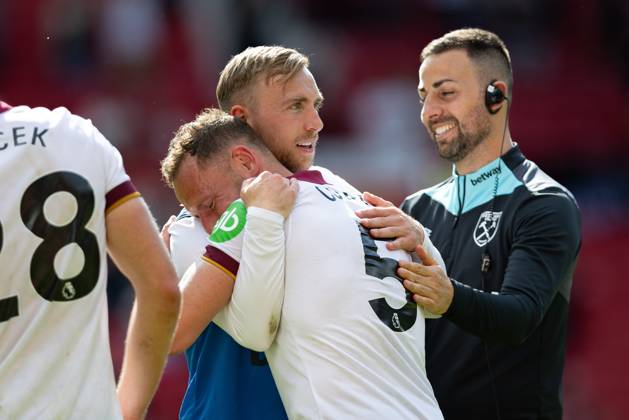 Manchester United, ManU FC v West Ham United FC Vladimir Coufal (5) of West Ham United celebrates with Jarrod Bowen (20) of West Ham United after the Manchester United FC v West Ham United FC English Premier League match at Old Trafford, Manchester, England, United Kingdom on 11 May 2025 Credit: Ian Stephen Every Second Media Editorial use only. All images are copyright Every Second Media Limited. No images may be reproduced without prior permission. All rights reserved. Premier League and Football League images are subject to licensing agreements with Football DataCo Limited. see https: www.football-dataco.com Copyright: xIMAGO EveryxSecondxMediax ESM-1478-0052 IanxStephenx xEveryxSecondxMediax