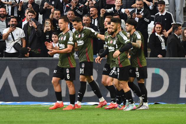 Rafa Silva of Besiktas celebrates after scoring the first goal of his team with teammates during the Turkish Super League match between Besiktas and Adana Demirspor at Tupras Stadium on May 11, 2025 in Istanbul, Turkey. Istanbul Turkey Copyright: xSeskimphotox Besiktas-AdanaDmr_11525 (67)