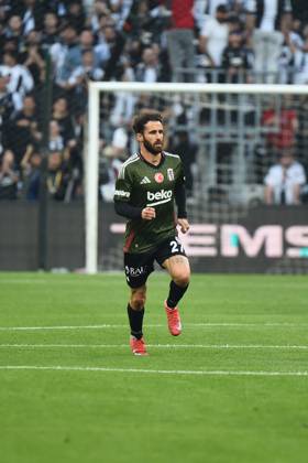 Rafa Silva of Besiktas celebrates after scoring the first goal of his team during the Turkish Super League match between Besiktas and Adana Demirspor at Tupras Stadium on May 11, 2025 in Istanbul, Turkey. Istanbul Turkey Copyright: xSeskimphotox Besiktas-AdanaDmr_11525 (71)