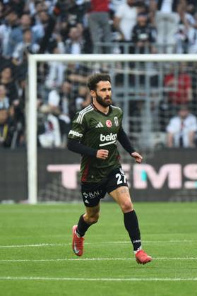 Rafa Silva of Besiktas celebrates after scoring the first goal of his team during the Turkish Super League match between Besiktas and Adana Demirspor at Tupras Stadium on May 11, 2025 in Istanbul, Turkey. Istanbul Turkey Copyright: xSeskimphotox Besiktas-AdanaDmr_11525 (72)