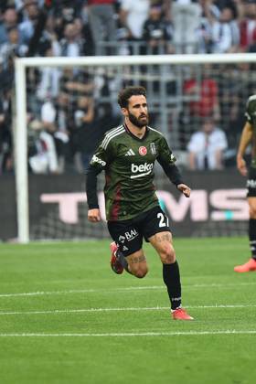 Rafa Silva of Besiktas celebrates after scoring the first goal of his team during the Turkish Super League match between Besiktas and Adana Demirspor at Tupras Stadium on May 11, 2025 in Istanbul, Turkey. Istanbul Turkey Copyright: xSeskimphotox Besiktas-AdanaDmr_11525 (73)