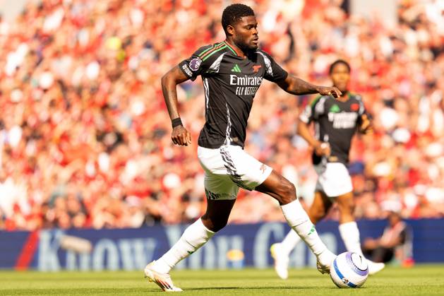Liverpool FC v Arsenal FC - Premier League Thomas Partey of Arsenal plays during the Premier League match between Liverpool and Arsenal at Anfield in Liverpool, England, on May 11, 2025. Liverpool Merseyside United Kingdom Copyright: xMIxNewsx originalFilename:fletcher-liverpoo250511_npizJ