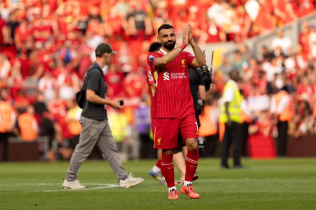 Liverpool FC v Arsenal FC - Premier League Mohamed Salah applauds the fans after the Premier League match between Liverpool and Arsenal at Anfield in Liverpool, England, on May 11, 2025. Liverpool Merseyside United Kingdom Copyright: xMIxNewsx originalFilename:fletcher-liverpoo250511_npkpr