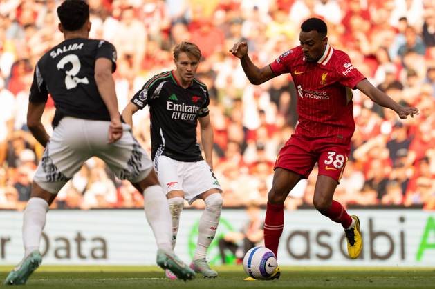 Liverpool FC v Arsenal FC - Premier League Liverpool s Ryan Gravenberch is in action during the Premier League match between Liverpool and Arsenal at Anfield in Liverpool, England, on May 11, 2025. Liverpool Merseyside United Kingdom Copyright: xMIxNewsx originalFilename:fletcher-liverpoo250511_nplNS