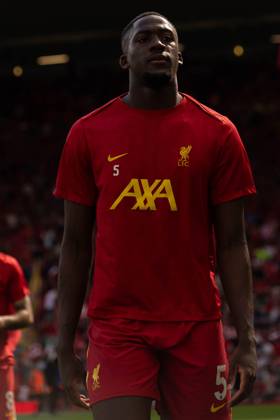 Liverpool FC v Arsenal FC - Premier League Ibrahima Konate warms up during the Premier League match between Liverpool and Arsenal at Anfield in Liverpool, England, on May 11, 2025. Liverpool Merseyside United Kingdom Copyright: xMIxNewsx originalFilename:fletcher-liverpoo250511_npO0V