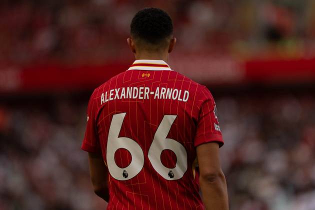 Liverpool FC v Arsenal FC - Premier League Trent Alexander-Arnold plays during the Premier League match between Liverpool and Arsenal at Anfield in Liverpool, England, on May 11, 2025. Liverpool Merseyside United Kingdom Copyright: xMIxNewsx originalFilename:fletcher-liverpoo250511_npsCl