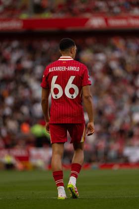 Liverpool FC v Arsenal FC - Premier League Trent Alexander-Arnold plays during the Premier League match between Liverpool and Arsenal at Anfield in Liverpool, England, on May 11, 2025. Liverpool Merseyside United Kingdom Copyright: xMIxNewsx originalFilename:fletcher-liverpoo250511_npXZy