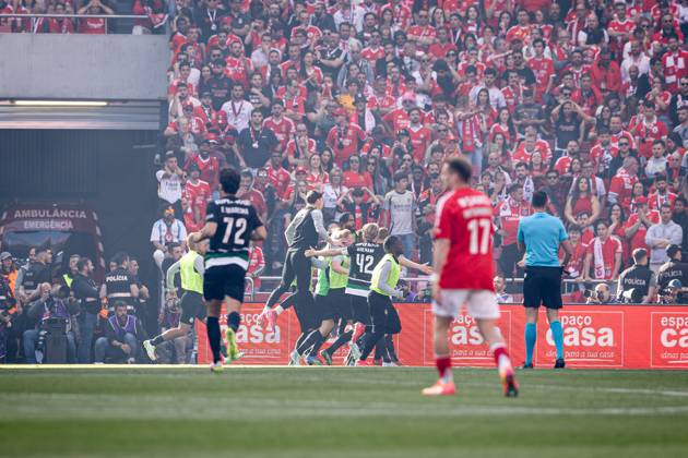 SL Benfica Vs Sporting CP in Lisboa, Portugal - 10 May 2025 Francisco Trincao of Sporting CP celebrates a goal during the Liga Portugal Betclic match between Lisboa Benfica and Sporting Clube de Portugal at Estádio da Luz. (Final score: SL Benfica 1 - 1 Sporting CP). Lisboa Portugal Copyright: xDavidxMartinsx xSOPAxImagesx DM_LPB_SLBvsSCP_014