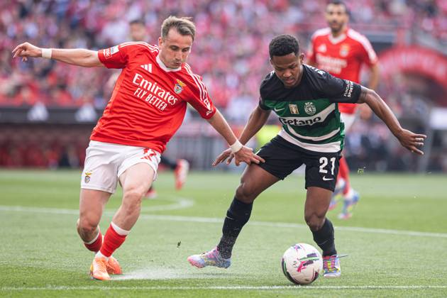 SL Benfica Vs Sporting CP in Lisboa, Portugal - 10 May 2025 Geny Catamo of Sporting CP and Muhammed Kerem Akturkoglu of SL Benfica seen in action during the Liga Portugal Betclic match between Lisboa Benfica and Sporting Clube de Portugal at Estádio da Luz. (Final score: SL Benfica 1 - 1 Sporting CP). Lisboa Portugal Copyright: xDavidxMartinsx xSOPAxImagesx DM_LPB_SLBvsSCP_019