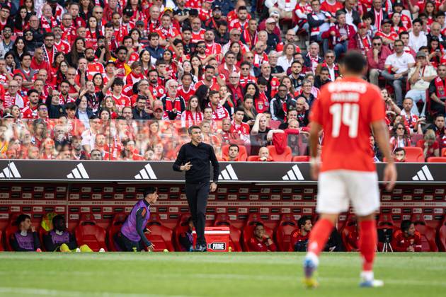 SL Benfica Vs Sporting CP in Lisboa, Portugal - 10 May 2025 Head Coach Bruno Lage seen in action during the Liga Portugal Betclic match between Lisboa Benfica and Sporting Clube de Portugal at Estádio da Luz. (Final score: SL Benfica 1 - 1 Sporting CP). Lisboa Portugal Copyright: xDavidxMartinsx xSOPAxImagesx DM_LPB_SLBvsSCP_023