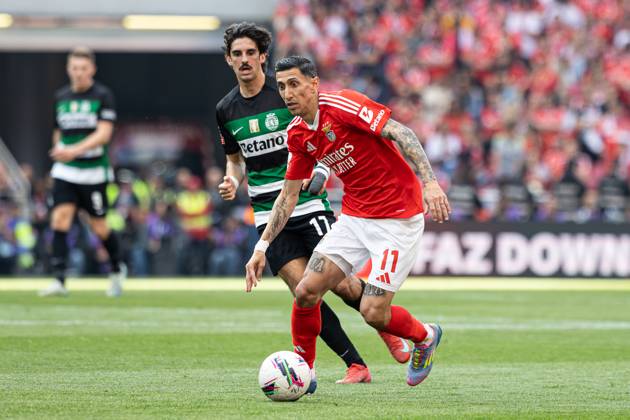 SL Benfica Vs Sporting CP in Lisboa, Portugal - 10 May 2025 Angel Di Maria of SL Benfica and Francisco Trincao of Sporting CP seen in action during the Liga Portugal Betclic match between Lisboa Benfica and Sporting Clube de Portugal at Estádio da Luz. (Final score: SL Benfica 1 - 1 Sporting CP). Lisboa Portugal Copyright: xDavidxMartinsx xSOPAxImagesx DM_LPB_SLBvsSCP_025