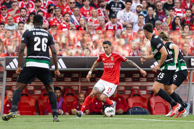 SL Benfica Vs Sporting CP in Lisboa, Portugal - 10 May 2025 Angel Di Maria of SL Benfica seen in action during the Liga Portugal Betclic match between Lisboa Benfica and Sporting Clube de Portugal at Estádio da Luz. (Final score: SL Benfica 1 - 1 Sporting CP). Lisboa Portugal Copyright: xDavidxMartinsx xSOPAxImagesx DM_LPB_SLBvsSCP_028
