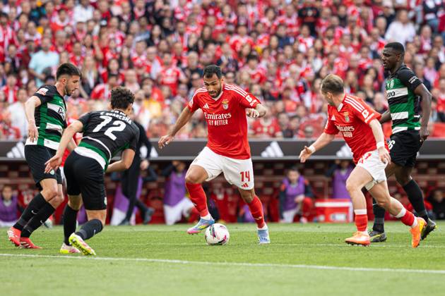 SL Benfica Vs Sporting CP in Lisboa, Portugal - 10 May 2025 Evangelos Pavlidis of SL Benfica seen in action during the Liga Portugal Betclic match between Lisboa Benfica and Sporting Clube de Portugal at Estádio da Luz. (Final score: SL Benfica 1 - 1 Sporting CP). Lisboa Portugal Copyright: xDavidxMartinsx xSOPAxImagesx DM_LPB_SLBvsSCP_029