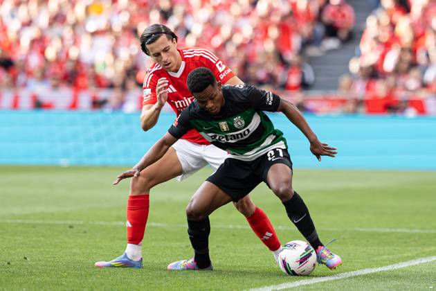 SL Benfica Vs Sporting CP in Lisboa, Portugal - 10 May 2025 Geny Catamo of Sporting CP and Alvaro Fernandez Carreras of SL Benfica seen in action during the Liga Portugal Betclic match between Lisboa Benfica and Sporting Clube de Portugal at Estádio da Luz. (Final score: SL Benfica 1 - 1 Sporting CP). Lisboa Portugal Copyright: xDavidxMartinsx xSOPAxImagesx DM_LPB_SLBvsSCP_033