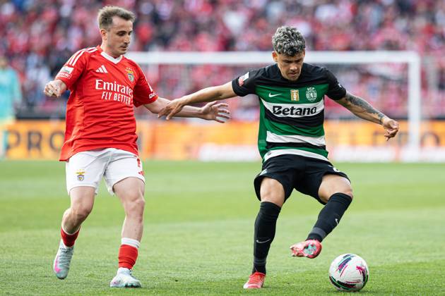 SL Benfica Vs Sporting CP in Lisboa, Portugal - 10 May 2025 Maximiliano Araujo of Sporting CP and Muhammed Kerem Akturkoglu of SL Benfica seen in action during the Liga Portugal Betclic match between Lisboa Benfica and Sporting Clube de Portugal at Estádio da Luz. (Final score: SL Benfica 1 - 1 Sporting CP). Lisboa Portugal Copyright: xDavidxMartinsx xSOPAxImagesx DM_LPB_SLBvsSCP_038
