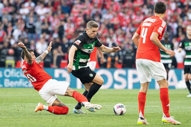 SL Benfica Vs Sporting CP in Lisboa, Portugal - 10 May 2025 Viktor Gyokeres of Sporting CP and Nicolas Otamendi of SL Benfica seen in action during the Liga Portugal Betclic match between Lisboa Benfica and Sporting Clube de Portugal at Estádio da Luz. (Final score: SL Benfica 1 - 1 Sporting CP). Lisboa Portugal Copyright: xDavidxMartinsx xSOPAxImagesx DM_LPB_SLBvsSCP_046