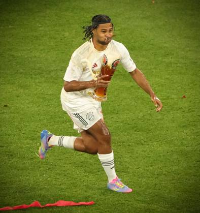 10.05.2025,1. Fussball Bundesliga, FC Bayern Muenchen vs Moechnegladbach, Allianz Arena Muenchen, Fussball, im Bild: Serge Gnabry (FC Bayern Muenchen)