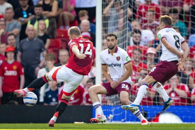 Manchester United, ManU FC v West Ham United FC Christian Eriksen (14) of Manchester United shoots at goal during the Manchester United FC v West Ham United FC English Premier League match at Old Trafford, Manchester, England, United Kingdom on 11 May 2025 Credit: Ian Stephen Every Second Media Editorial use only. All images are copyright Every Second Media Limited. No images may be reproduced without prior permission. All rights reserved. Premier League and Football League images are subject to licensing agreements with Football DataCo Limited. see https: www.football-dataco.com Copyright: xIMAGO EveryxSecondxMediax ESM-1478-0107 IanxStephenx xEveryxSecondxMediax