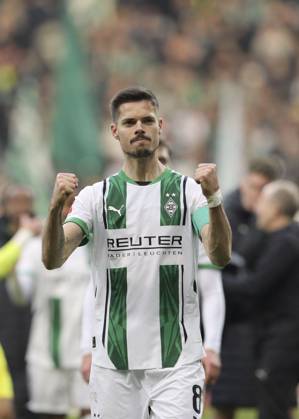 Foto : Jubel nach dem Schlußpfiff bei den Spielern aus Mönchengladbach , hier Julian WEIGL Fussball 1. Bundesliga , 26. Spieltag am Sa. 15.03.2025 Werder Bremen - Borussia Mönchengladbach 2 - 4