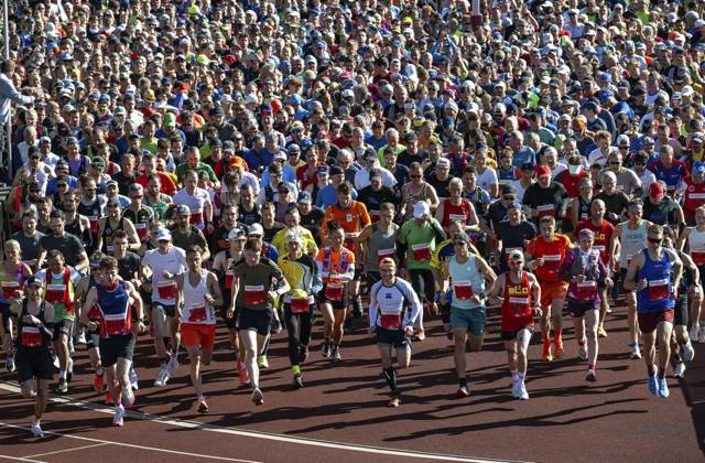 Bilder des Jahres 2025, Sport 05 Mai Sport Themen der Woche KW20 52. RENNSTEIGLAUF - MARATHON ** NUR FÜR REDAKTIONELLE ZWECKE ** EDITORIAL USE ONLY **<p>17 05 2025-Neuhaus am Rennweg : 52. GutsMuths-Rennsteiglauf Start Marathon im Foto: Start Marathon ( Deutschland Thueringen Neuhaus am Rennweg Copyright: SaschaxFromm