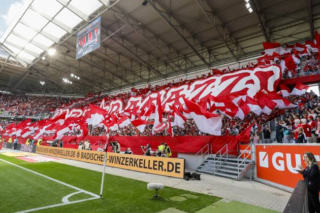 Fanblock SC Freiburg , Deutschland, Fussball, 1. Bundesliga, 34.Spieltag, 2024 2025, SC Freiburg vs. Eintracht Frankfurt, 17.05.2025, Europa-Park Stadion, Freiburg im Breisgau, Deutschland DFL REGULATIONS PROHIBIT ANY USE OF PHOTOGRAPHS AS IMAGE SEQUENCES AND OR QUASI-VIDEO. Freiburg im Breisgau Europa-Park Stadion Baden-Württemberg Deutschland Copyright: xGrantxHubbsx