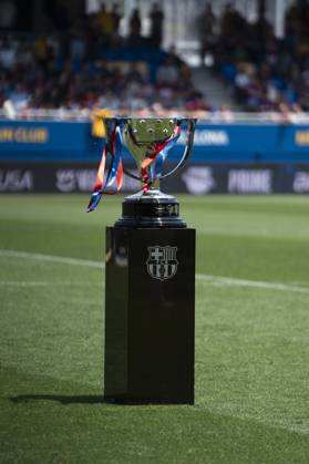 FC Barcelona, Barca Femeni v Athletic Club Femenino - Liga F FC Barcelona wins the League Cup Winners Cup in the MATCHDAY 30 Liga F match between FC Barcelona and Athletic Club, the last game of the season, at Estadi Johan Cruyff in Barcelona, Spain, on May 18, 2025. Barcelona Spain Copyright: xRubenxDexLaxRosax originalFilename:delarosa-matchday250518_np4PF