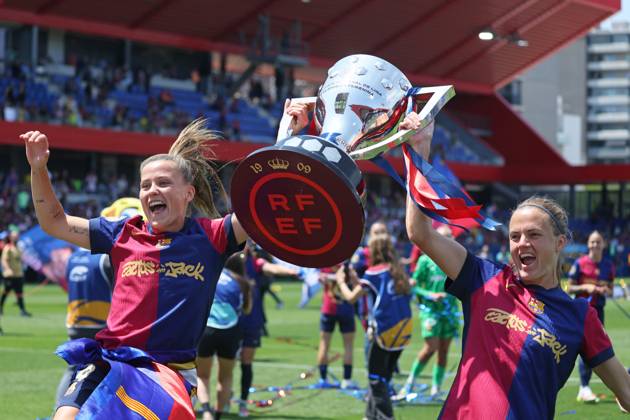 FC Barcelona, Barca Femeni v Athletic Club Femenino - Liga F Claudia Pina and Irene Paredes celebrate the Liga F title at the end of the match between FC Barcelona Femeni and Athletic Club Femenino, corresponding to week 30 of the Liga F, played at the Johan Cruyff Stadium in Barcelona, Spain, on May 18, 2025. Barcelona Barcelona Spain Copyright: xUrbanandsportx originalFilename:urbanandsport-fcbarcel250518_nppDy