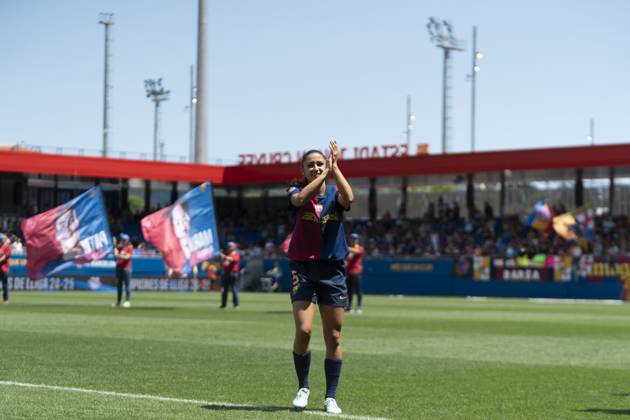 FC Barcelona, Barca Femeni v Athletic Club Femenino - Liga F Jana Fernandez during the presentation of the players in the celebration of the league title after the MATCHDAY 30 Liga F match between FC Barcelona and Athletic Club last game of the season at Estadi Johan Cruyff on May 18, 2025 in Barcelona, Spain Barcelona Spain Copyright: xRubenxDexLaxRosax originalFilename:delarosa-matchday250518_npu5X
