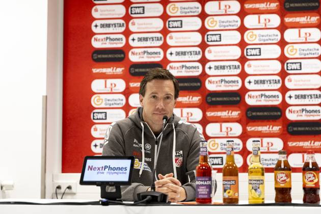 Regionalliga Nordost: FC Rot-Weiß Erfurt vs. 1. FC Lok Leipzig; Erfurt; 18.05.2025 Fabian Gerber (Trainer; FC Rot-Weiß Erfurt) Regionalliga Nordost: FC Rot-Weiß Erfurt vs. 1. FC Lok Leipzig; Steigerwaldstadion Erfurt; 18.05.2025 Copyright: xBEAUTIFULxSPORTS Duehringx