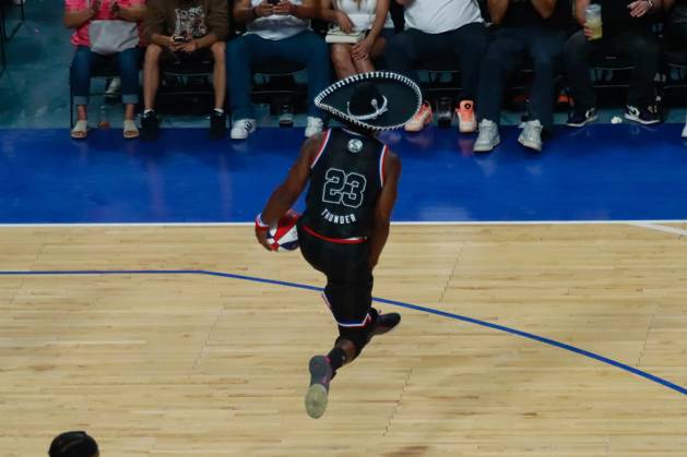 May 18, 2025, Mexico City, Ciudad de Mexico, Mexico: Thunder Law 23 of the Harlem Globetrotters performs on the court during the Harlem Globetrotters World Tour 2025 at Mo xico city arena. on May 18, 2025 in Mexico City, Mexico. Mexico City Mexico - ZUMAe321 20250518_zsa_e321_014 Copyright: xCarlosxSantiagox