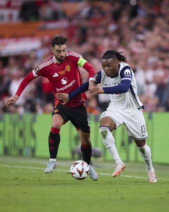 Tottenham Hotspur v Manchester United, ManU - UEFA Europa League Final 2025 Bruno Fernandes of Manchester United competes for the ball with Destiny Udogie of Tottenham Hotspur FC during the UEFA Europa League 2024 25 Final match between Tottenham Hotspur and Manchester United at San Mames on May 21, 2025, in Bilbao, Spain. Bilbao San Mames Basque Country Spain RL_TOTvMUTD_ELF_000082 Copyright: xRicardoxLarreinax