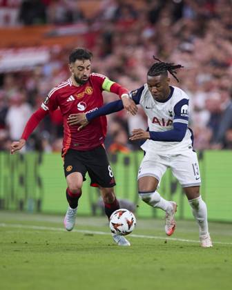 Tottenham Hotspur v Manchester United, ManU - UEFA Europa League Final 2025 Bruno Fernandes of Manchester United competes for the ball with Destiny Udogie of Tottenham Hotspur FC during the UEFA Europa League 2024 25 Final match between Tottenham Hotspur and Manchester United at San Mames on May 21, 2025, in Bilbao, Spain. Bilbao San Mames Basque Country Spain RL_TOTvMUTD_ELF_000083 Copyright: xRicardoxLarreinax