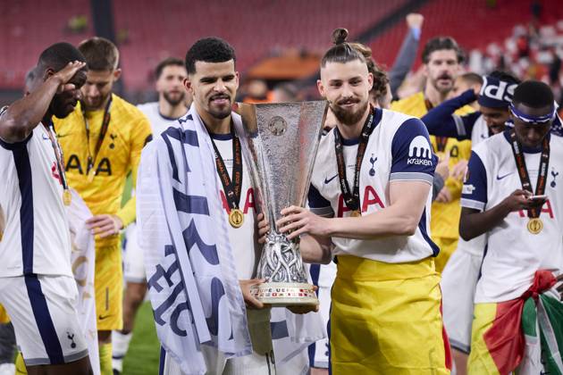 Tottenham Hotspur v Manchester United, ManU - UEFA Europa League Final 2025 Players of Tottenham Hotspur FC lifts the trophy during the UEFA Europa League 2024 25 Final match between Tottenham Hotspur and Manchester United at San Mames on May 21, 2025, in Bilbao, Spain. Bilbao San Mames Basque Country Spain RL_TOTvMUTD_ELF_000233 Copyright: xRicardoxLarreinax