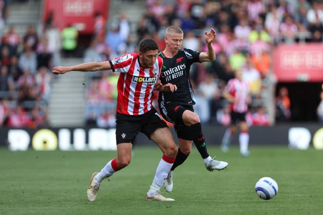 Football - 2024 2025 Premier League - Southampton vs Arsenal - St Mary™s Stadium - Sunday 25th May 2025 Ross Stewart of Southampton and Oleksandr Zinchenko of Arsenal in action during the Premier League match at St Mary™s Stadium COLORSPORT Shaun Boggust