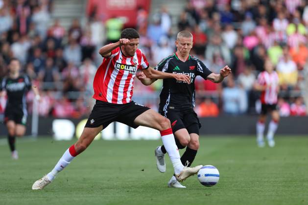 Football - 2024 2025 Premier League - Southampton vs Arsenal - St Mary™s Stadium - Sunday 25th May 2025 Ross Stewart of Southampton and Oleksandr Zinchenko of Arsenal in action during the Premier League match at St Mary™s Stadium COLORSPORT Shaun Boggust