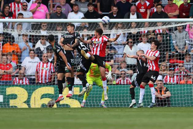 Football - 2024 2025 Premier League - Southampton vs Arsenal - St Mary™s Stadium - Sunday 25th May 2025 Ross Stewart of Southampton heads in Southamptons equaliser during the Premier League match at St Mary™s Stadium COLORSPORT Shaun Boggust