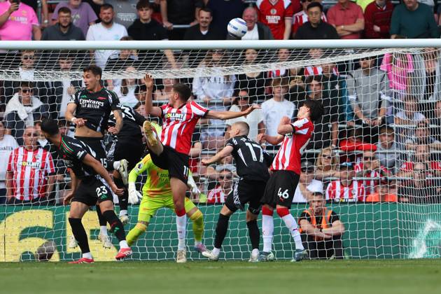 Football - 2024 2025 Premier League - Southampton vs Arsenal - St Mary™s Stadium - Sunday 25th May 2025 Ross Stewart of Southampton heads in Southamptons equaliser during the Premier League match at St Mary™s Stadium COLORSPORT Shaun Boggust