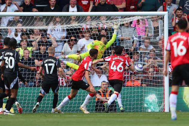 Football - 2024 2025 Premier League - Southampton vs Arsenal - St Mary™s Stadium - Sunday 25th May 2025 Ross Stewart of Southampton heads in Southamptons equaliser during the Premier League match at St Mary™s Stadium COLORSPORT Shaun Boggust