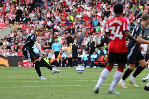 Football - 2024 2025 Premier League - Southampton vs Arsenal - St Mary™s Stadium - Sunday 25th May 2025 Martin odegaard of Arsenal fires in Arsenals second goal during the Premier League match at St Mary™s Stadium COLORSPORT Shaun Boggust