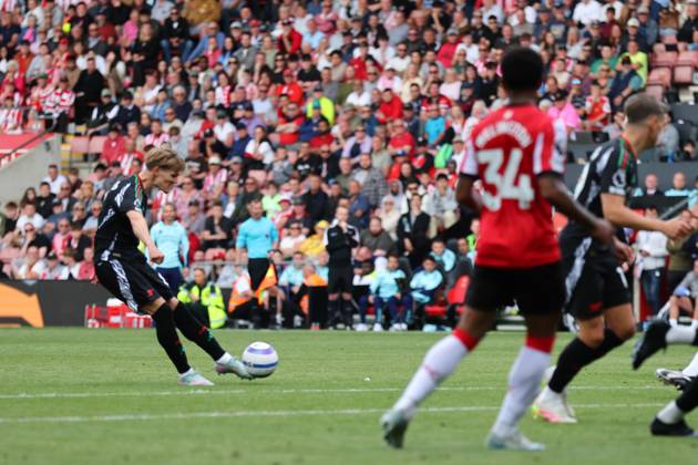 Football - 2024 2025 Premier League - Southampton vs Arsenal - St Mary™s Stadium - Sunday 25th May 2025 Martin odegaard of Arsenal fires in Arsenals second goal during the Premier League match at St Mary™s Stadium COLORSPORT Shaun Boggust