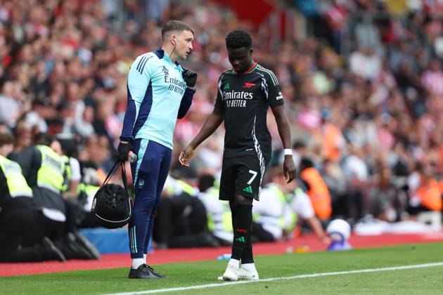 Football - 2024 2025 Premier League - Southampton vs Arsenal - St Mary™s Stadium - Sunday 25th May 2025 Bukayo Saka of Arsenal receives treatment during the Premier League match at St Mary™s Stadium COLORSPORT Shaun Boggust