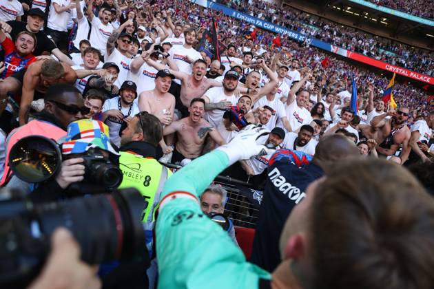 Crystal Palace v Manchester City 17 May 2025, London - FA Cup Final - Crystal Palace v Manchester City - Crystal Palace fans celebrate victory with Crystal Palace goalkeeper Dean Henderson - Photo: Jacques Feeney Offside. London UK Copyright: xJacquesxFeeneyx xOffsidexOffside