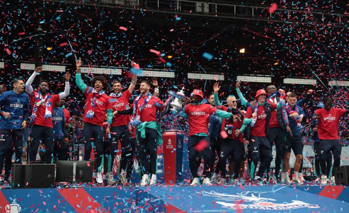 . - Crystal Palace FA Cup Trophy Parade & Celebrations, Selhurst Park Stadium, London, England. - 26th May 2025. (C) Daniel Weir Crystal Pix Joel Ward of Crystal Palace & Marc Guehi of Crystal Palace hold aloft the Emirates FA Cup Trophy in celebration with there team mates on the stage at Selhurst Park under Confetti during the Crystal Palace FA Cup trophy bus parade & party celebrations at Selhurst Park stadium in South London. - Crystal Palace FA Cup Trophy Parade & Celebrations, Selhurst Park Stadium, London, England. - 26th May 2025. (C) Daniel Weir Crystal Pix London Selhurst Park Stadium United Kingdom Copyright: xDanielxWeirx CP_Crystal_Palace_Bus_Parade_Party_04