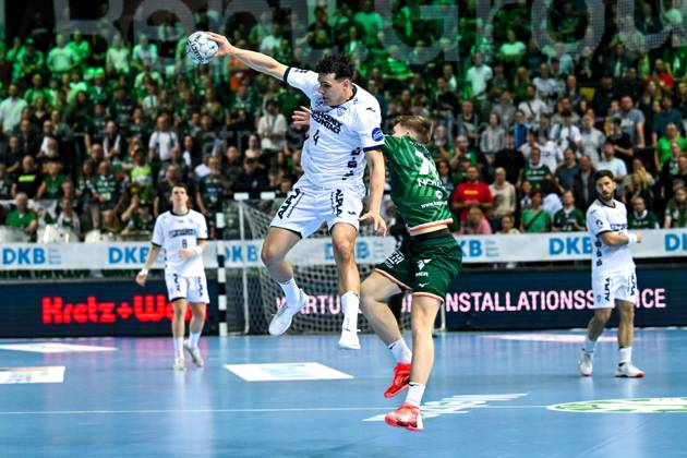 Samuel Zehnder (TBV Lemgo Lippe, 04) im Zweikampf mit Domen Novak (HSG Wetzlar, 75), GER, HSG Wetzlar vs. TBV Lemgo-Lippe, Handball, Bundesliga, 31. Spieltag, Saison 2024 2025, 28.05.2025 GER, HSG Wetzlar vs. TBV Lemgo-Lippe, Handball, Bundesliga, 31. Spieltag, Saison 2024 2025, 28.05.2025 Wetzlar Copyright: xEibner-Pressefoto FlorianxWiegandx EP_FWD
