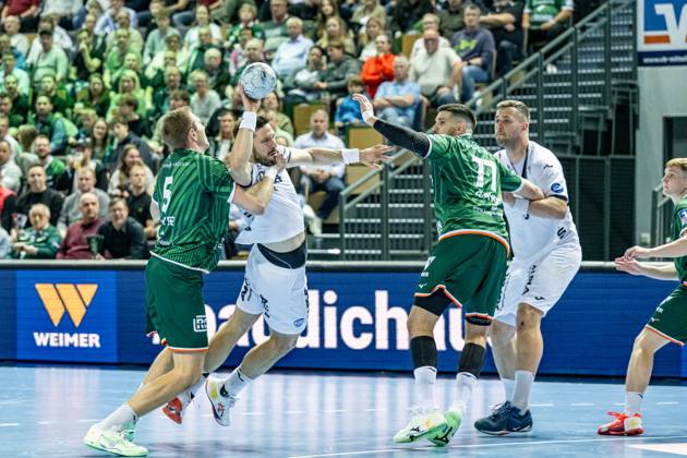 Handball Bundesliga; HSG Wetzlar - TBV Lemgo Lippe, 28.05.25 Tim Suton (TBV Lemgo Lippe, 23), Nicolai Theilinger (TBV Lemgo Lippe, 3), Stefan Cavor (HSG Wetzlar, 77), Rasmus Meyer Ejlersen (HSG Wetzlar, 5) Handball Bundesliga; HSG Wetzlar - TBV Lemgo Lippe: Wetzlar, 28.05.25 Copyright: xBEAUTIFULxSPORTS Roeczeyx